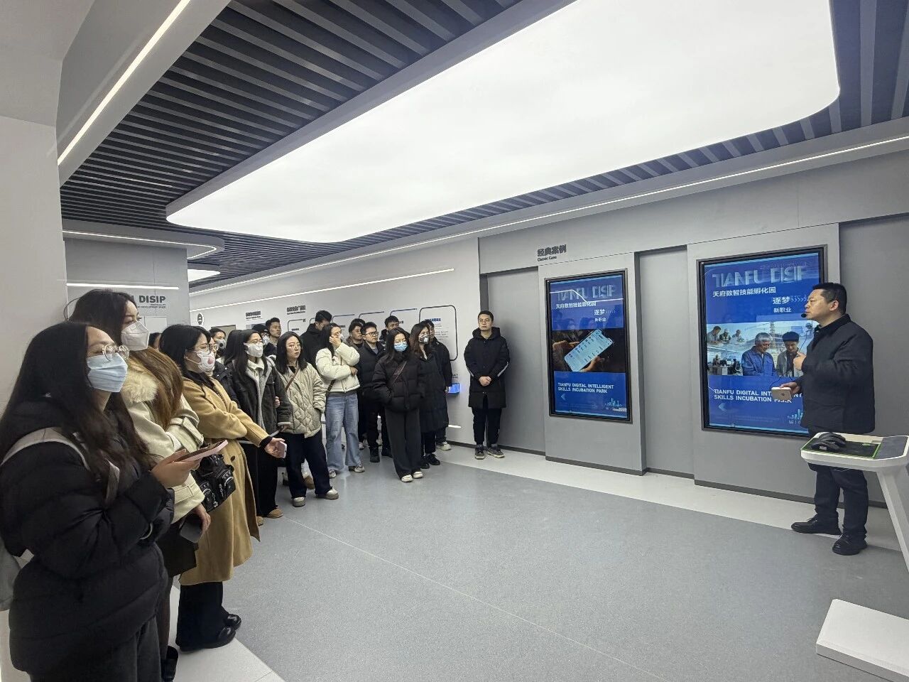 智网公司组织多部门赴天府数智技能孵化园学习交流 以学促干共推数字人才业务走深走实